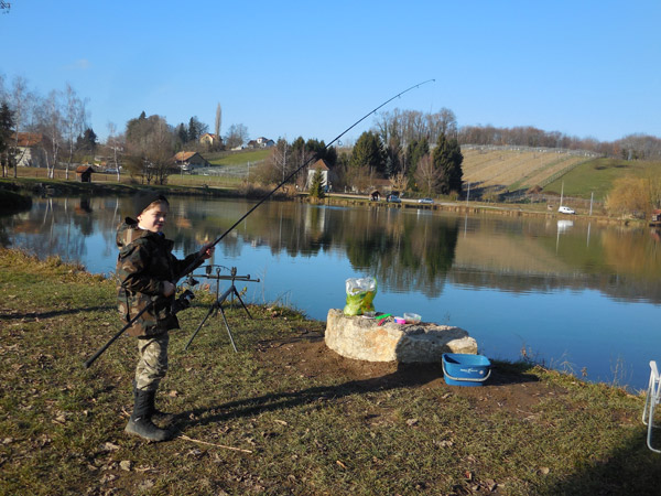 Peche pour les enfants dans des étangs