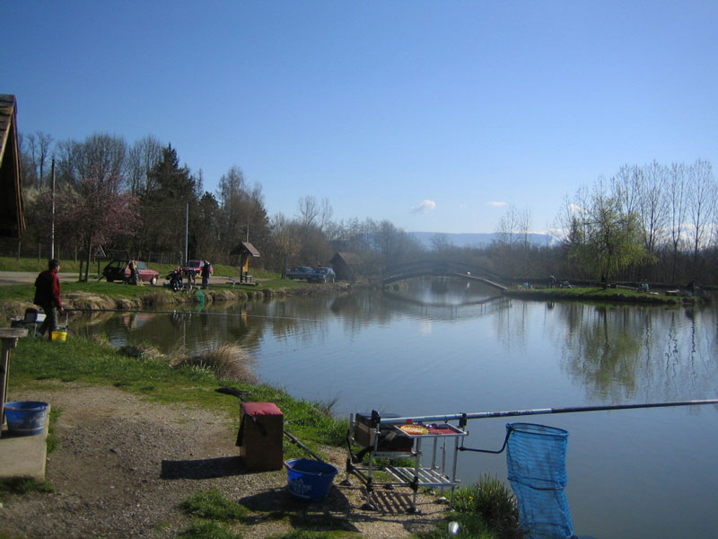 Des pêcheurs à Saint André le Gaz